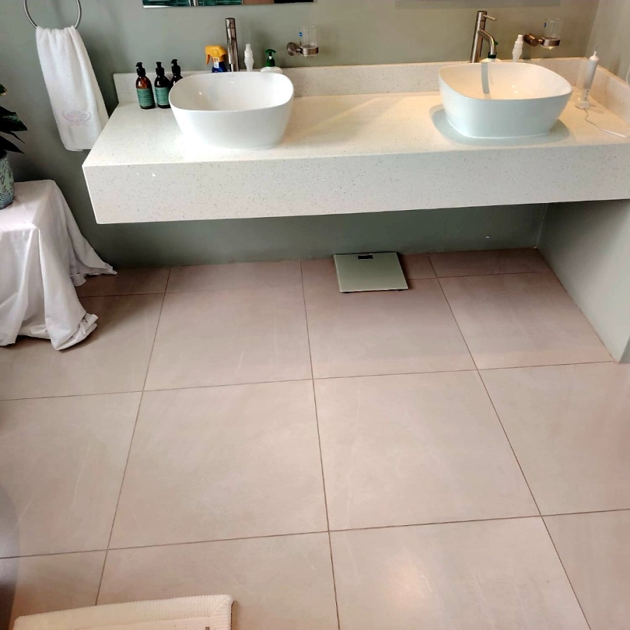 5 Bedroom Property for Sale in Beacon Bay Eastern Cape